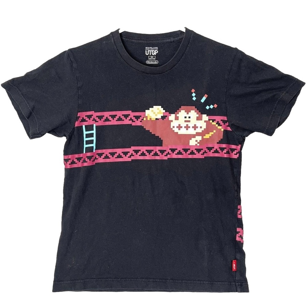 Uniqlo UTGP Nintendo Donkey Kong T-Shirt Retro Pixelated Graphic CS 100% Cotton‎